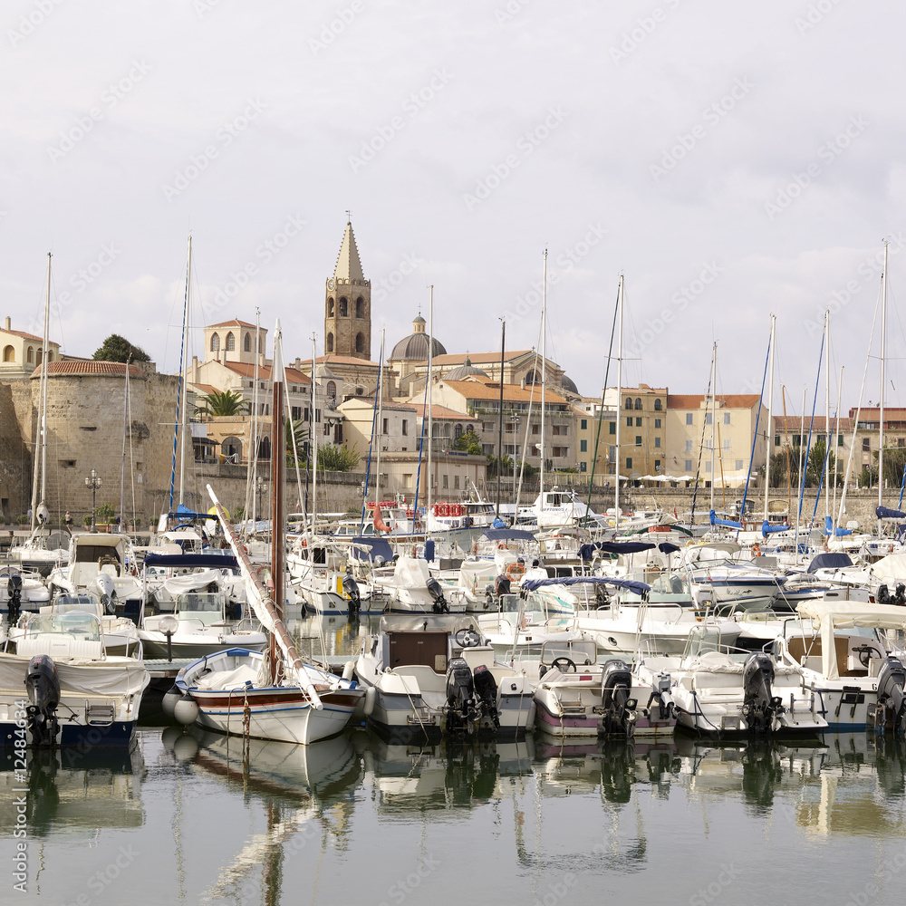 Hafen von Alghero auf Sardinien