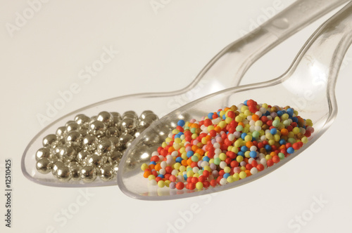 Perline d argento e Monpariglia - Decorazioni per dolci photo