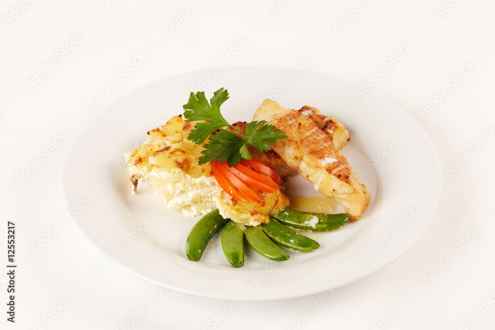 Viktoriabarschfilet mit Kartoffelgratin Viktoriabarschfilet mit Kartoffelgratin