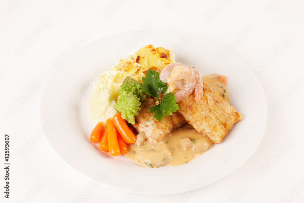 Pangasiusfilet mit Crevettenragout und Kartoffelgratin Pangasiusfilet mit Crevettenragout und Kartoffelgratin