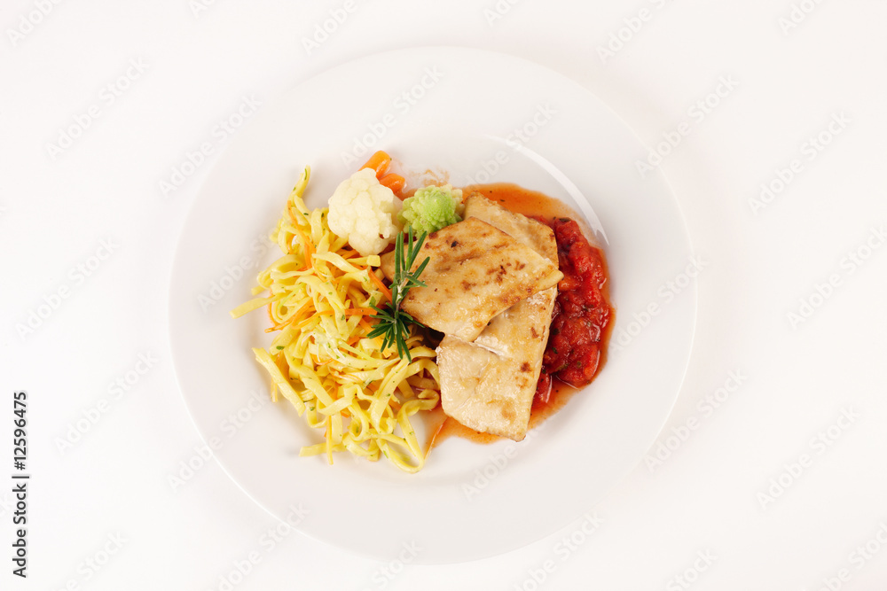 Geschmortes Knurrhahnfilet mit Nudeln Geschmortes Knurrhahnfilet mit Nudeln