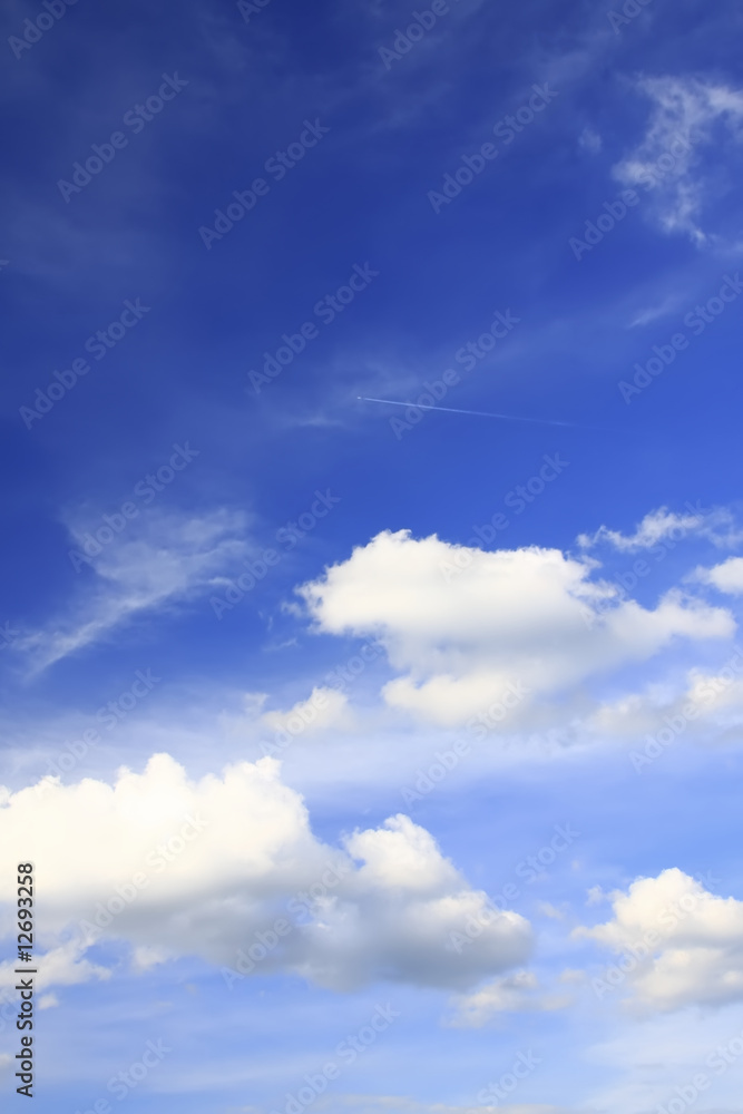 Obraz premium White fluffy clouds