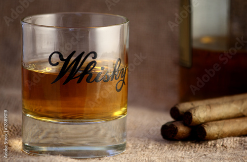 Wallpaper Mural A man's need Torontodigital.ca