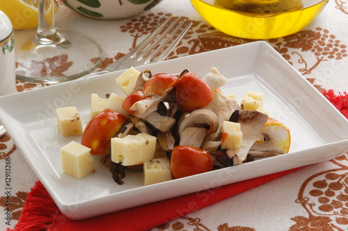 Ovoli e porcini in insalata con formaggio - Antipasto photo