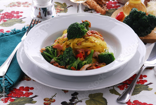 Tagliatelle con broccoli e carne rigata - Primi piatti toscana photo