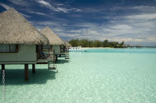 Lagoon with bungalows © Dmitriy Danilenko