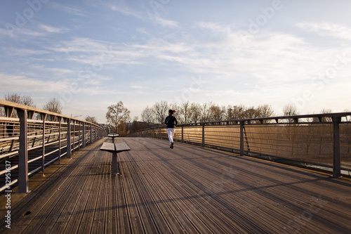 Canvas Print Joggeur sur la passerelle Solférino