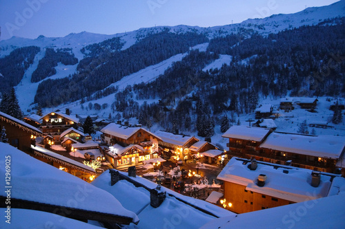 Village de montagne de nuit