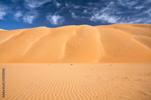 Dune de sable et ciel bleu