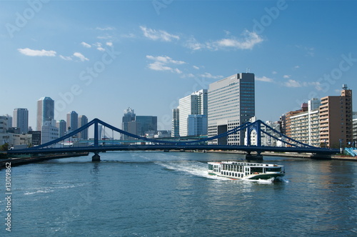 隅田川の水上バスと清洲橋 © frotto