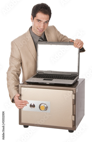 Geschäftsmann mit Tresor und Laptop