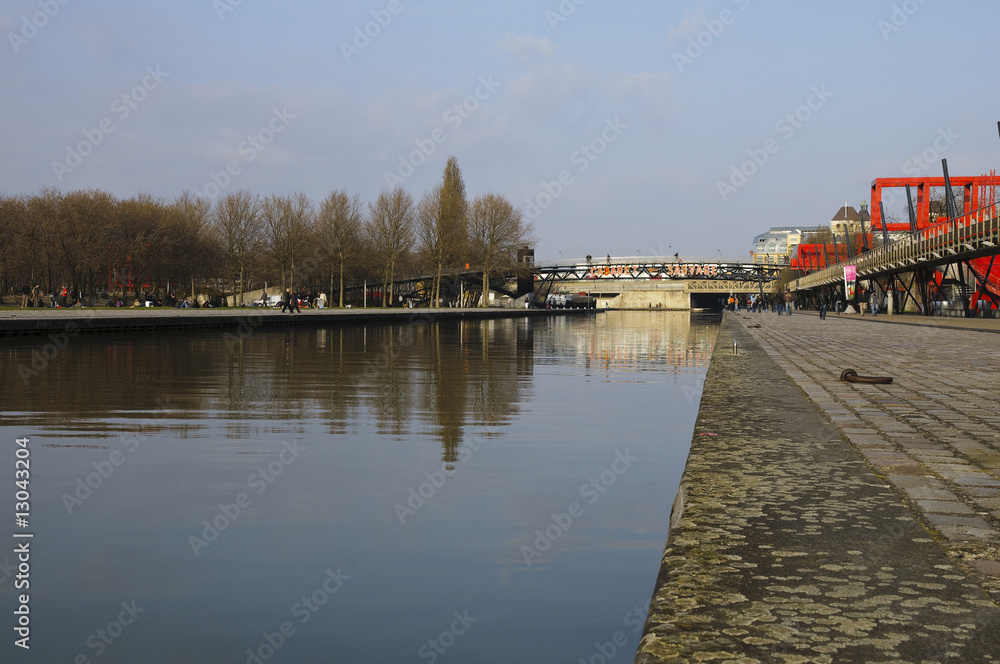 Fototapeta premium quais la villette paris