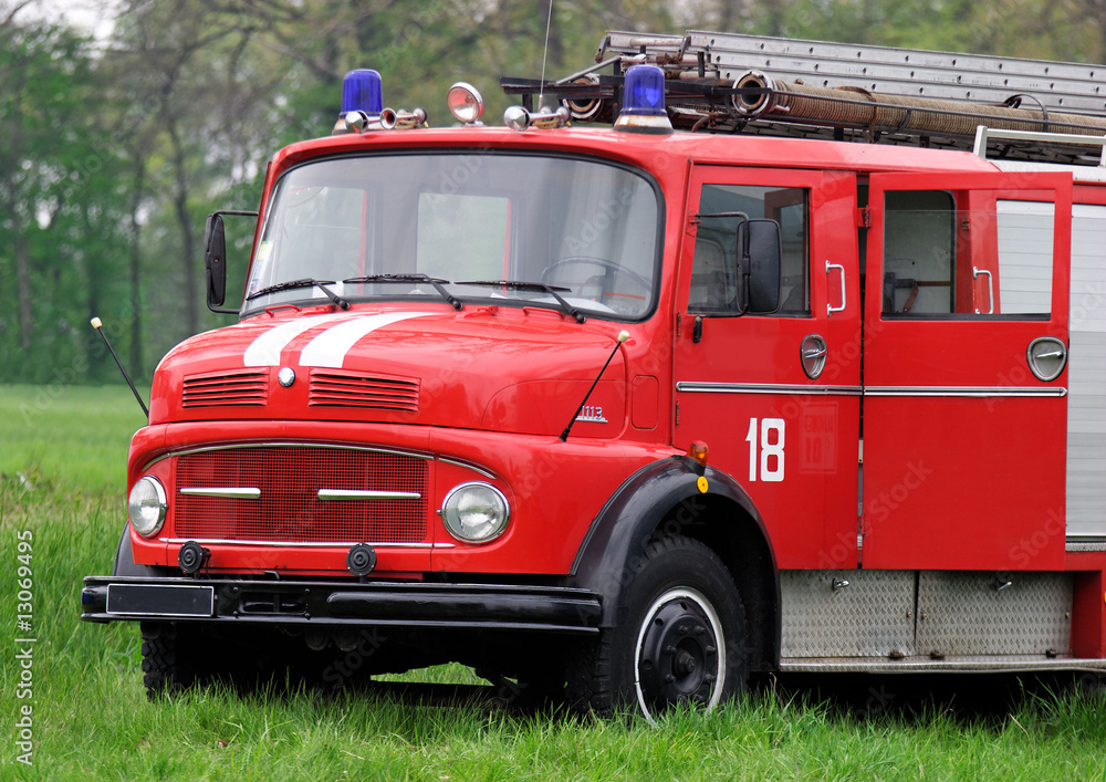 Fototapeta premium old fire engine