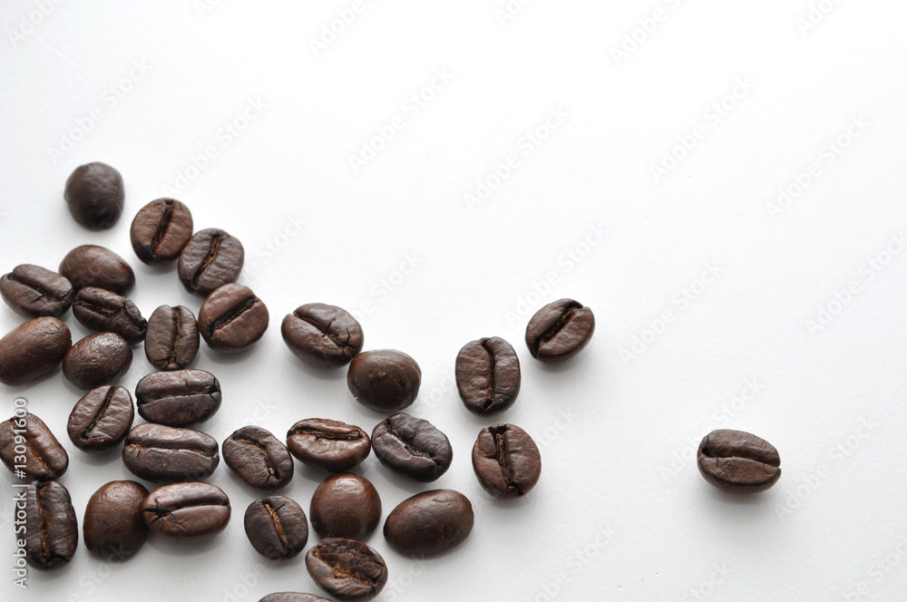 Naklejka premium sfondo con chicchi di caffè