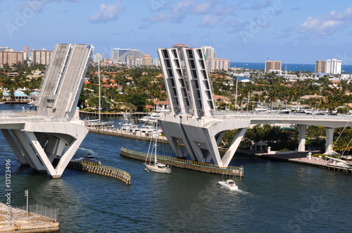 Ft. Lauderdale Bridge Lifting © R. Gino Santa Maria
