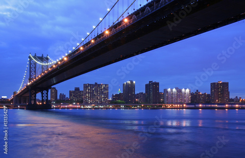 New York- Manhattan Bridge at twilight © Mike Liu