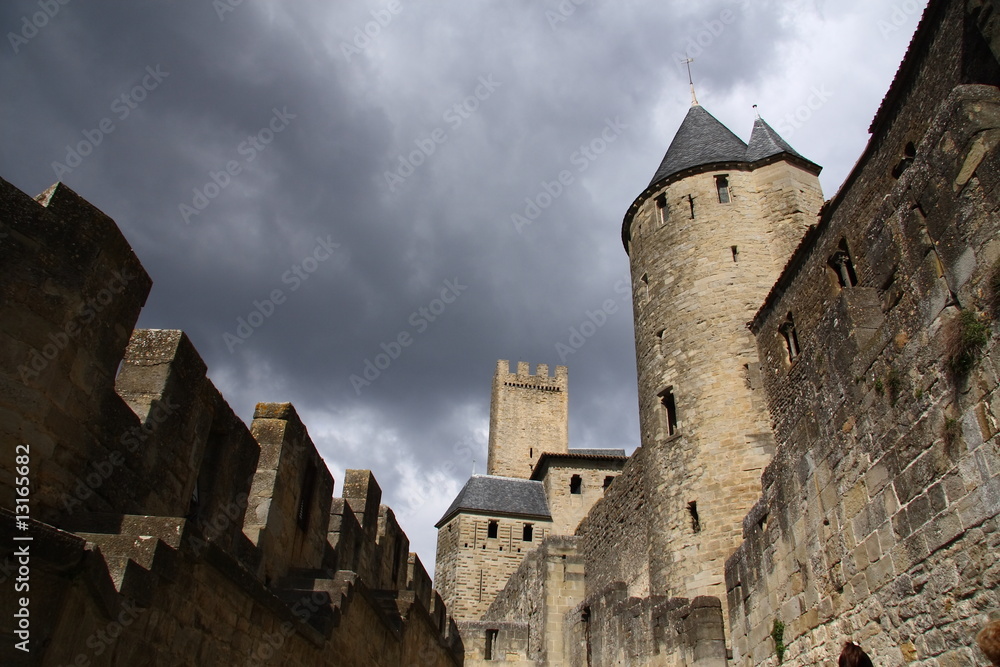 Fototapeta premium Nuage au dessus de la cite de Carcassonne