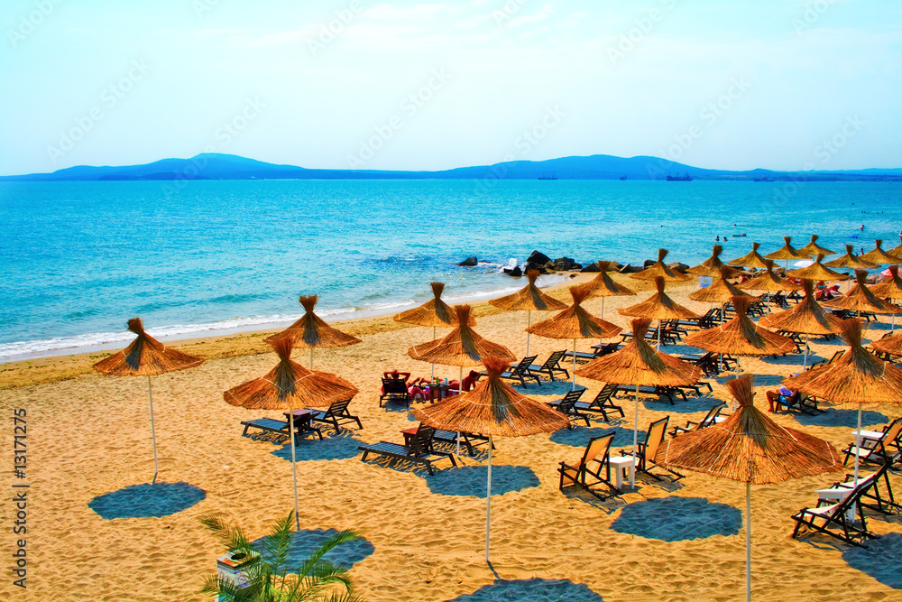 Sunny beach on Bulgaria coastline - obrazy, fototapety, plakaty 