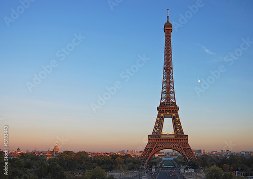 Kind on Eiffel Tower during a decline © Vladimir Voronin