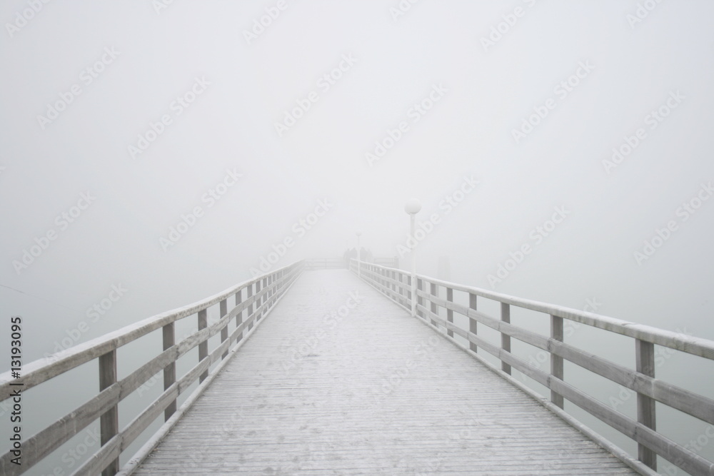 Fototapeta Kładka we mgle