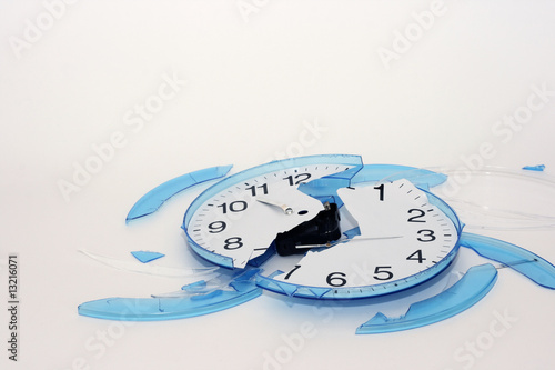 zerbrochene uhr