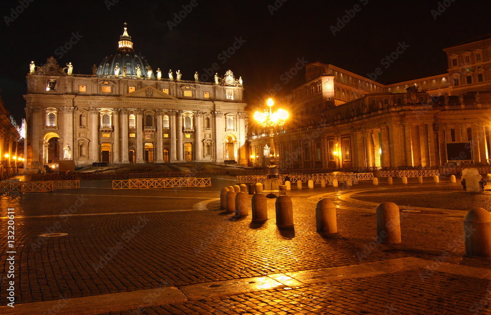 Fototapeta premium St. Peter´s basilica at night, Rome