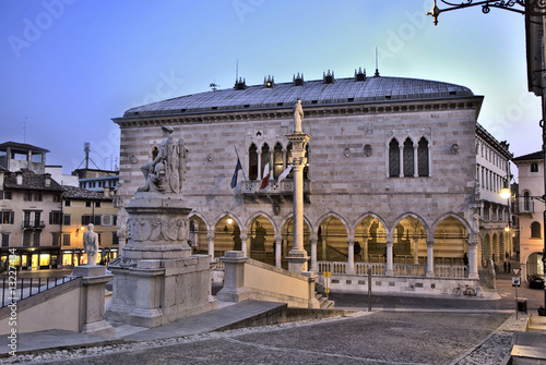 Loggia  del Lionello vista da Vicolo Sottomonte