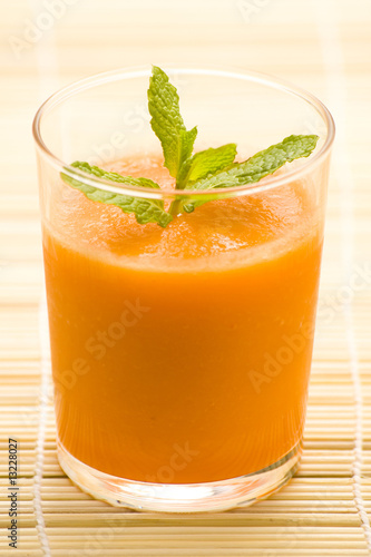 fresh carrot juice and mint