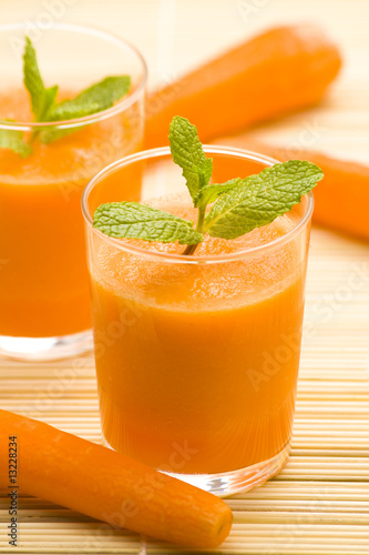 fresh carrot juice and mint