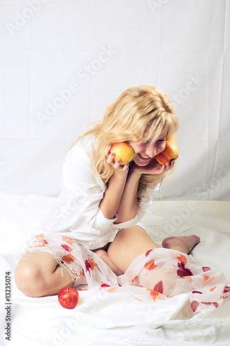 Obraz na plátně girl with apples