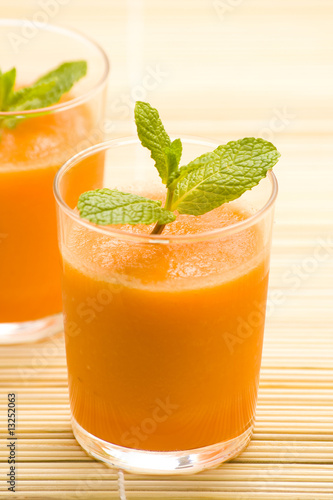 fresh carrot juice and mint