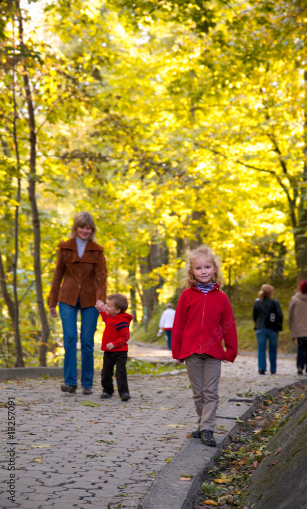 Fototapeta premium Family in autumn park