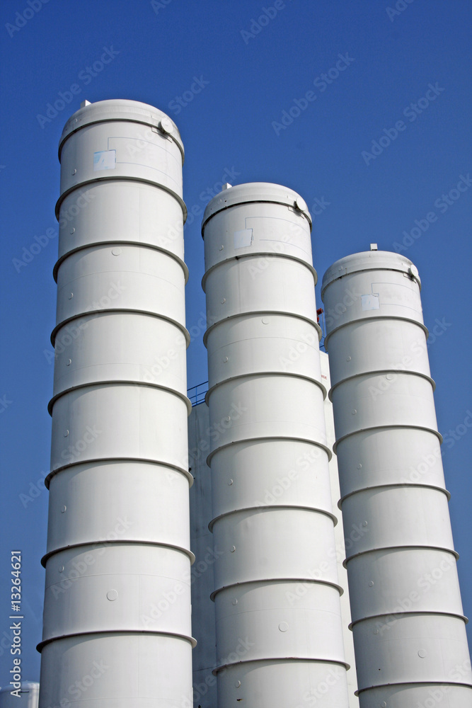 Weiße Silos