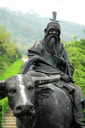 Chinese statue photo