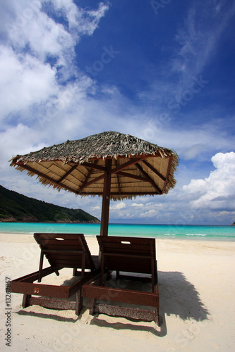 Fototapeta Naklejka Na Ścianę i Meble -  Chairs on a beautiful tropical island beach