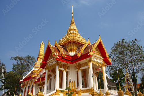 Thai Buddhist temple in Kanchanaburi © Tupungato