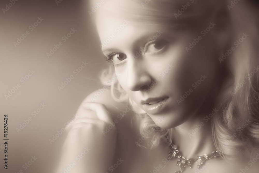 Obraz premium Young woman romantic portrait