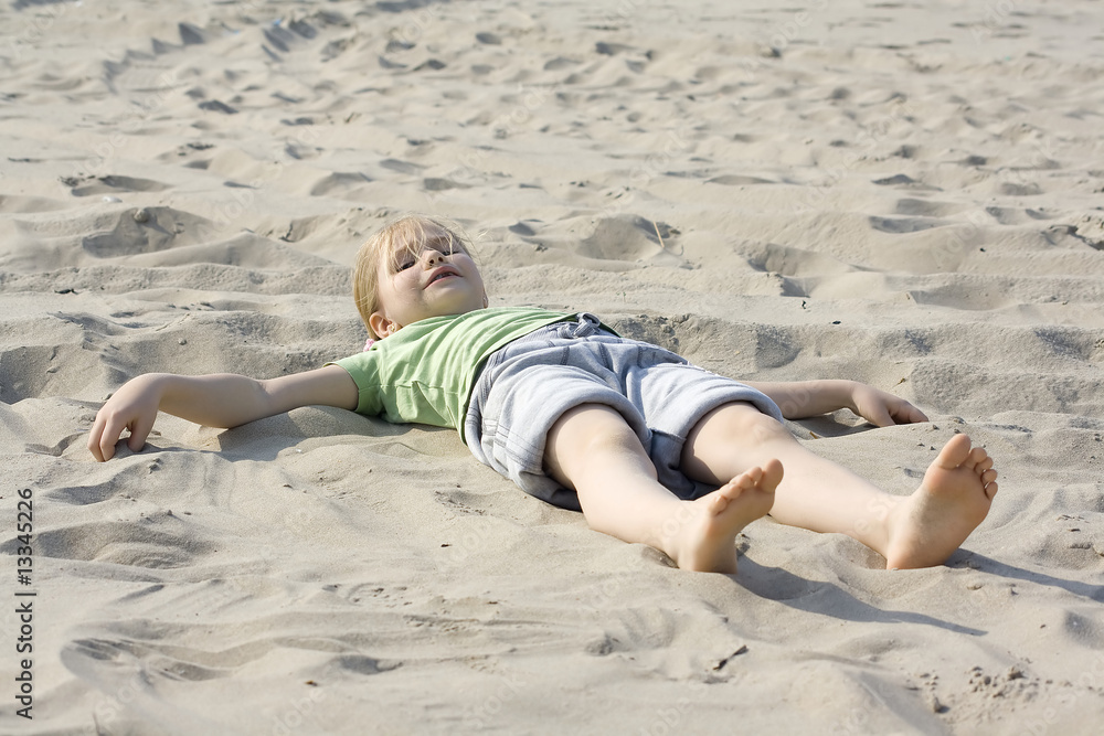 Fototapeta premium girl on the beach