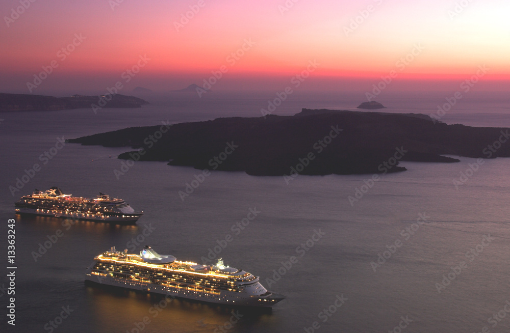 Obraz premium Cruise liners by sunset