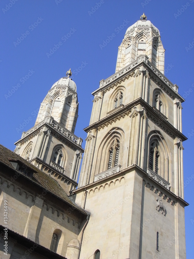 grossmünster türme in zürich