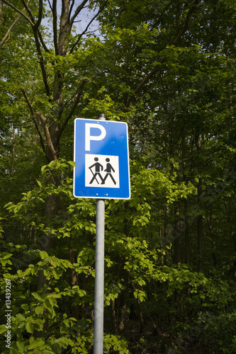 Schild wandern spazieren parkplatz
