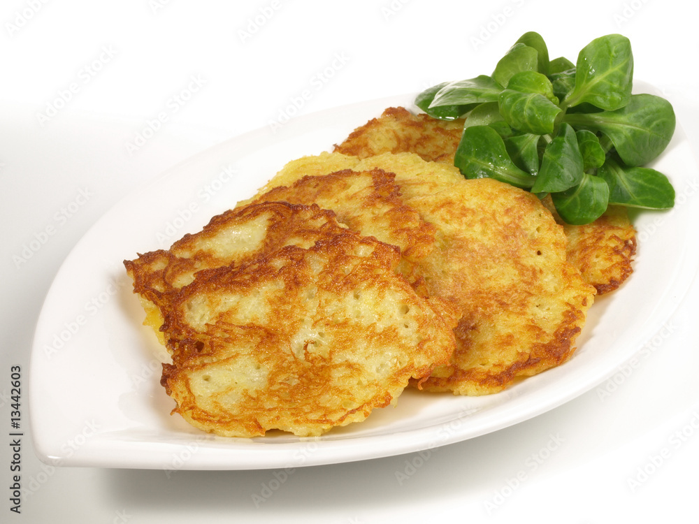 Kartoffelpuffer auf einem Teller Kartoffelpuffer auf einem Teller