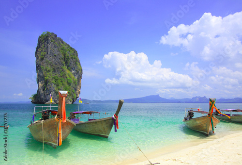 Koh Poda with long tail boats on beach © Chatchawin