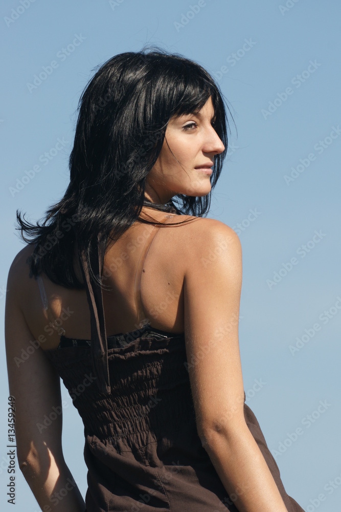 jolie jeune femme brune jolie jeune femme brune