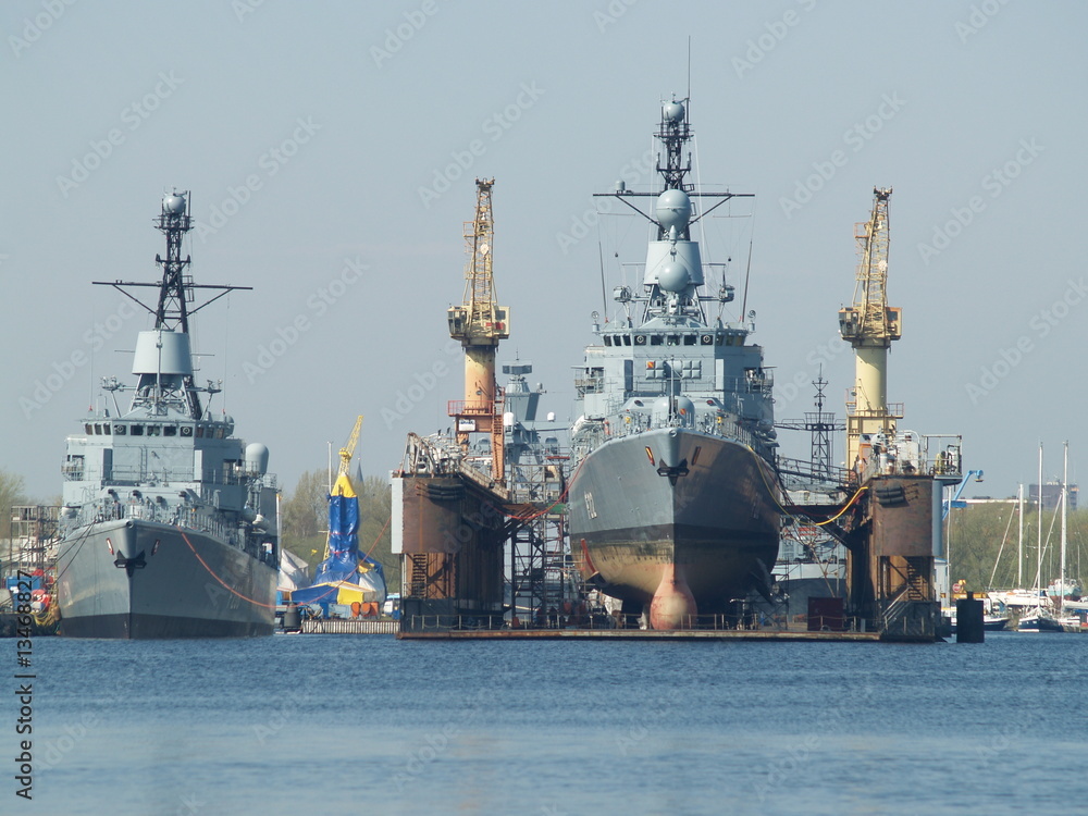 Fregatten in der Neuen Jade Werft