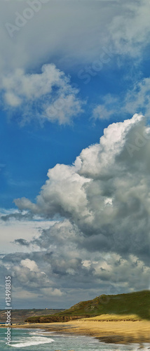 Wolken am Strand photo