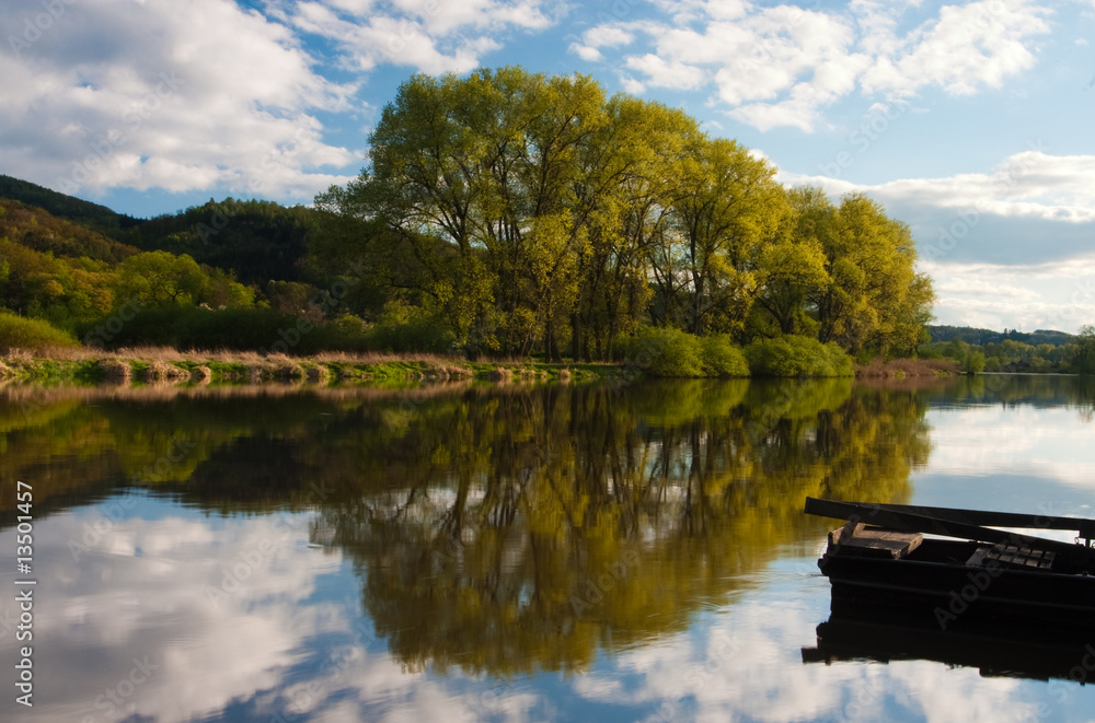 Obraz premium Punt and Reflection On The River