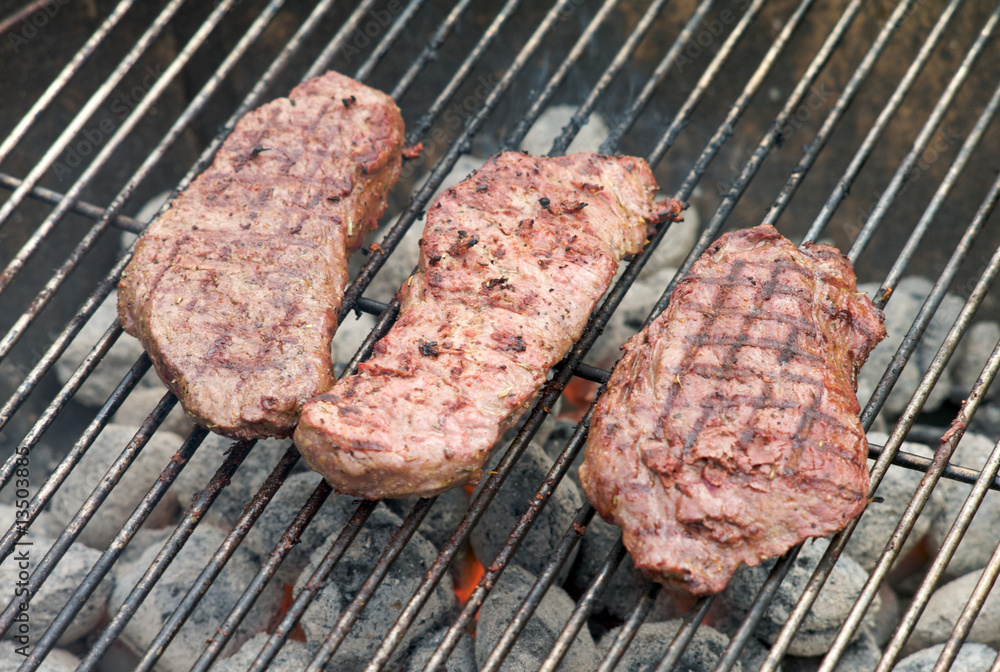 Gegrillte Steaks Gegrillte Steaks