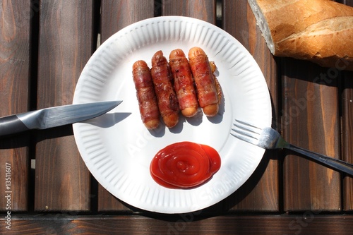 berner würstchen mit ketchup photo