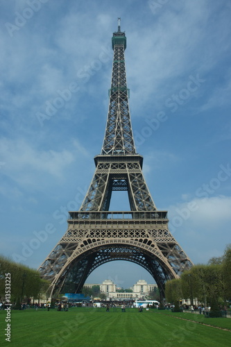 La tour Eiffel à Paris © David Bleja